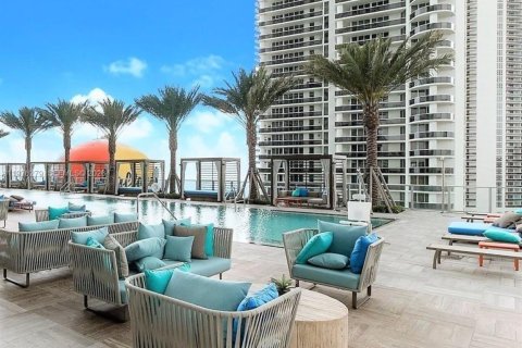 Condo in Hollywood, Florida, 2 bedrooms № 2079489 - photo 17
