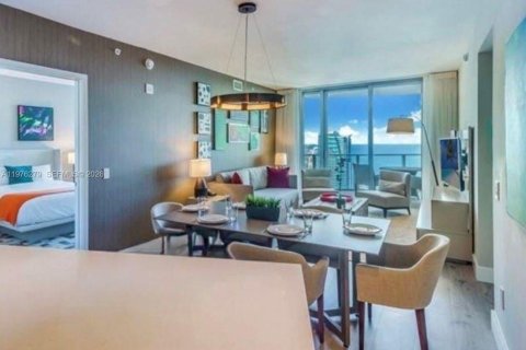 Condo in Hollywood, Florida, 2 bedrooms № 2079489 - photo 24