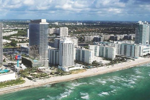 Condo in Hollywood, Florida, 2 bedrooms № 2079489 - photo 4