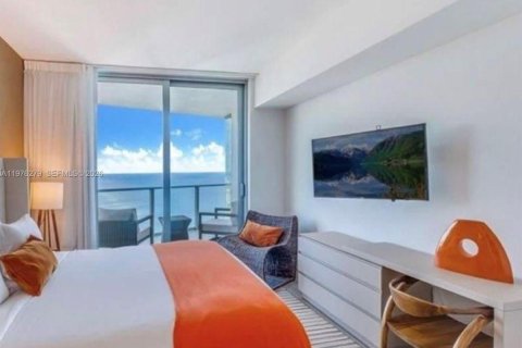 Condo in Hollywood, Florida, 2 bedrooms № 2079489 - photo 13