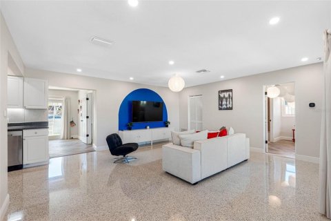 House in Seminole, Florida 4 bedrooms, 166.11 sq.m. № 1877319 - photo 21