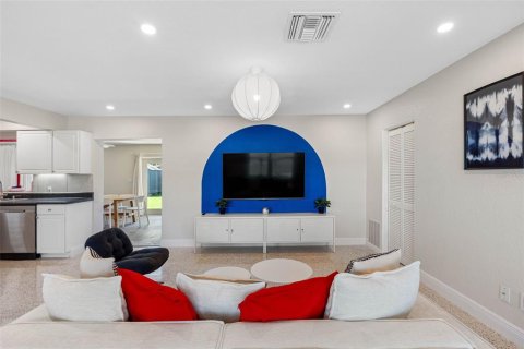 House in Seminole, Florida 4 bedrooms, 166.11 sq.m. № 1877319 - photo 24