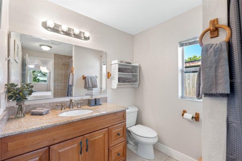 House in Seminole, Florida 4 bedrooms, 166.11 sq.m. № 1877319 - photo 11