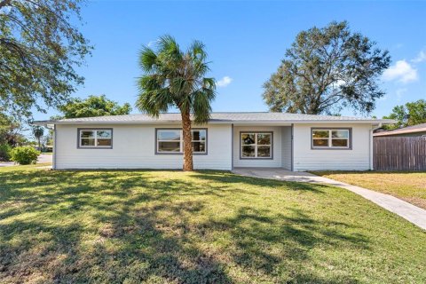 House in Seminole, Florida 4 bedrooms, 166.11 sq.m. № 1877319 - photo 1