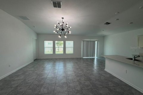 Villa ou maison à vendre à Eagle Lake, Floride: 4 chambres, 181.62 m2 № 2310941 - photo 5