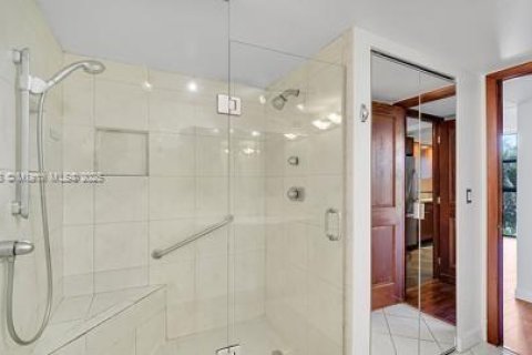 Condo in Hallandale Beach, Florida, 2 bedrooms  № 1737955 - photo 25