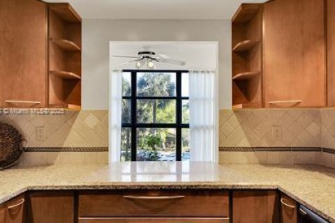 Condo in Hallandale Beach, Florida, 2 bedrooms  № 1737955 - photo 20