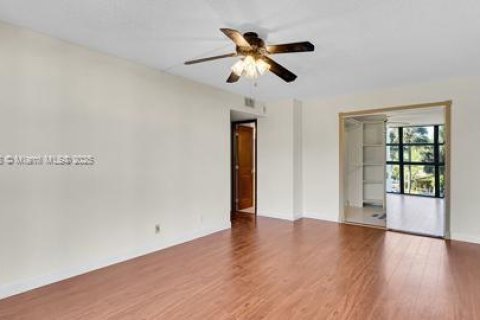 Condo in Hallandale Beach, Florida, 2 bedrooms  № 1737955 - photo 23