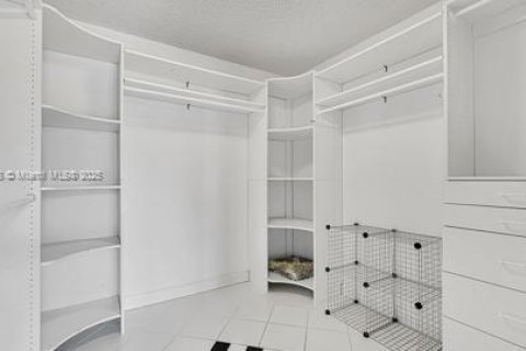 Condo in Hallandale Beach, Florida, 2 bedrooms  № 1737955 - photo 26