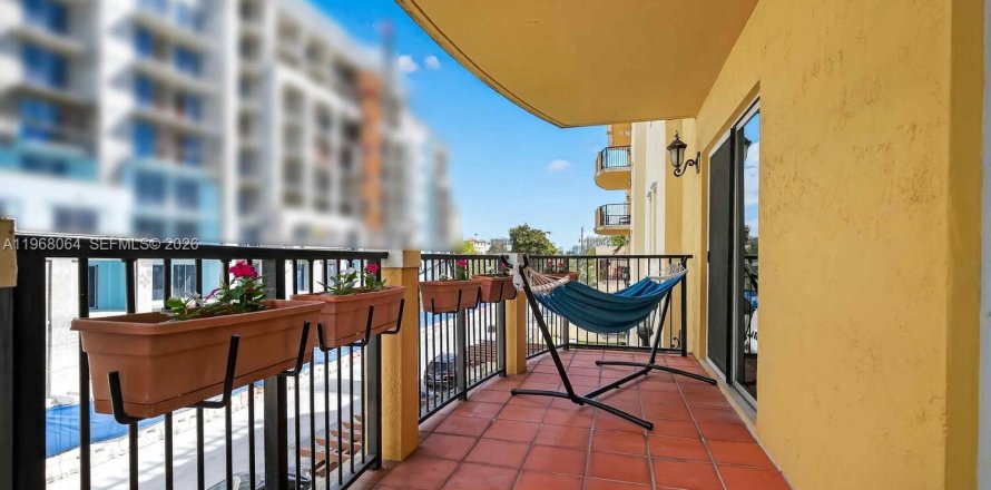 Кондоминиум с 2 спальнями в Корал-Гейблс, Флорида № 2029438