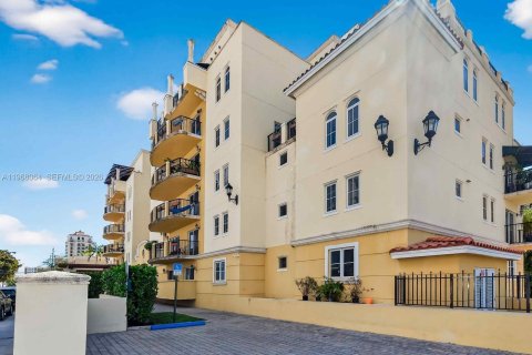 Купить кондоминиум в Корал-Гейблс, Флорида 2 спальни, 111.02м2, № 2029438 - фото 11