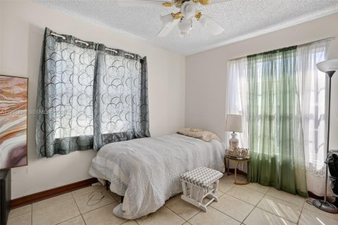 Casa en venta en Cutler Bay, Florida, 4 dormitorios, 260.5 m2 № 1994492 - foto 20