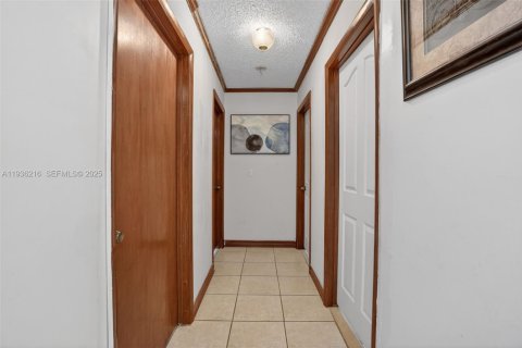 Casa en venta en Cutler Bay, Florida, 4 dormitorios, 260.5 m2 № 1994492 - foto 18