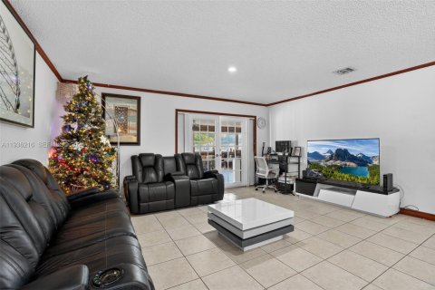 Casa en venta en Cutler Bay, Florida, 4 dormitorios, 260.5 m2 № 1994492 - foto 8