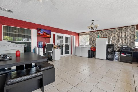 Casa en venta en Cutler Bay, Florida, 4 dormitorios, 260.5 m2 № 1994492 - foto 14