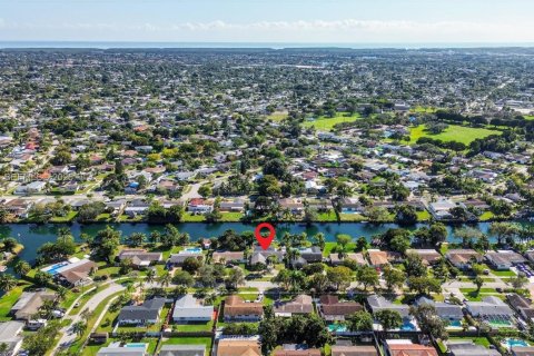 Casa en venta en Cutler Bay, Florida, 4 dormitorios, 260.5 m2 № 1994492 - foto 28