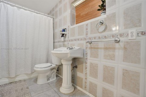 Casa en venta en Cutler Bay, Florida, 4 dormitorios, 260.5 m2 № 1994492 - foto 16