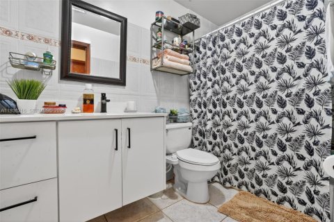 Casa en venta en Cutler Bay, Florida, 4 dormitorios, 260.5 m2 № 1994492 - foto 19