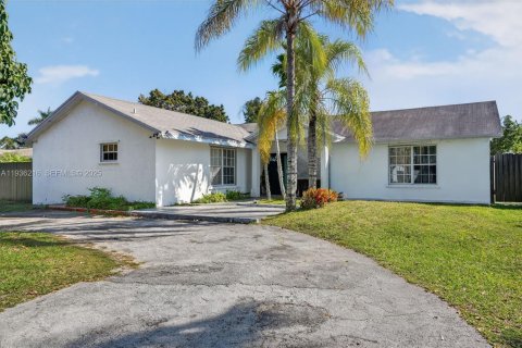 Casa en venta en Cutler Bay, Florida, 4 dormitorios, 260.5 m2 № 1994492 - foto 3
