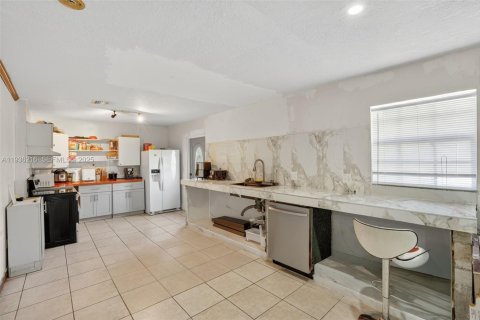 Casa en venta en Cutler Bay, Florida, 4 dormitorios, 260.5 m2 № 1994492 - foto 11