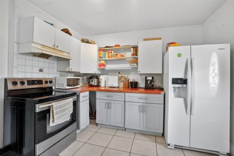 Casa en venta en Cutler Bay, Florida, 4 dormitorios, 260.5 m2 № 1994492 - foto 12