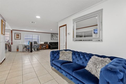 Casa en venta en Cutler Bay, Florida, 4 dormitorios, 260.5 m2 № 1994492 - foto 5