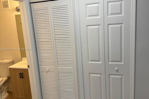 Condo in Homestead, Florida, 3 bedrooms № 2402486 - photo 16