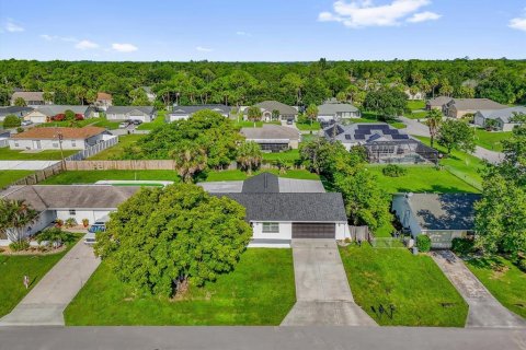 House in Palm Bay, Florida 4 bedrooms, 175.21 sq.m. № 1853244 - photo 27