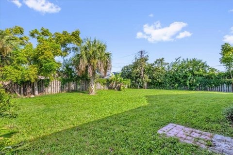 House in Palm Bay, Florida 4 bedrooms, 175.21 sq.m. № 1853244 - photo 23