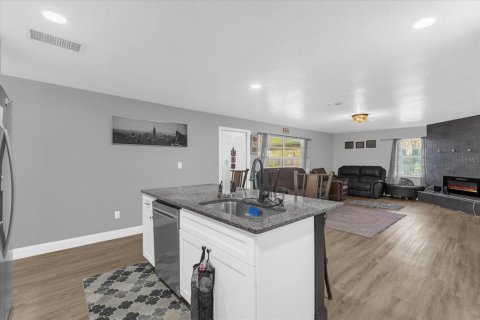 House in Palm Bay, Florida 4 bedrooms, 175.21 sq.m. № 1853244 - photo 4