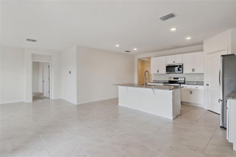 House in Haines City, Florida 4 bedrooms, 173.45 sq.m. № 2207926 - photo 4