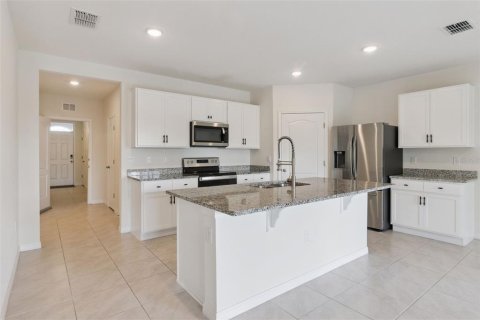 House in Haines City, Florida 4 bedrooms, 173.45 sq.m. № 2207926 - photo 6