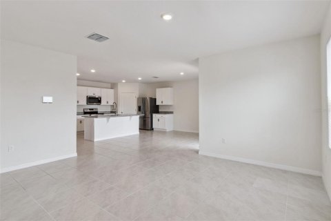 House in Haines City, Florida 4 bedrooms, 173.45 sq.m. № 2207926 - photo 3