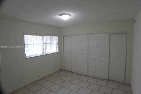 Townhouse in Sweetwater, Florida 3 bedrooms, 96.99 sq.m. № 2090264 - photo 6