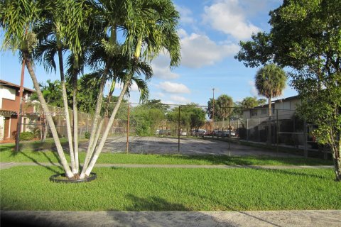Townhouse in Sweetwater, Florida 3 bedrooms, 96.99 sq.m. № 2090264 - photo 19