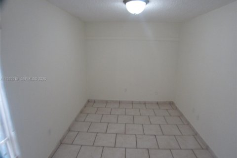 Townhouse in Sweetwater, Florida 3 bedrooms, 96.99 sq.m. № 2090264 - photo 8