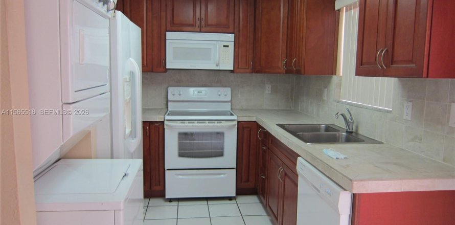 Townhouse in Sweetwater, Florida 3 bedrooms, 96.99 sq.m. № 2090264