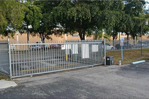 Townhouse in Sweetwater, Florida 3 bedrooms, 96.99 sq.m. № 2090264 - photo 21