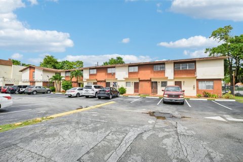 Townhouse in Sweetwater, Florida 3 bedrooms, 96.99 sq.m. № 2090264 - photo 20