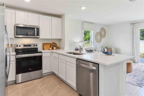 Townhouse in Wildwood, Florida 3 bedrooms, 136.01 sq.m. № 1743616 - photo 2