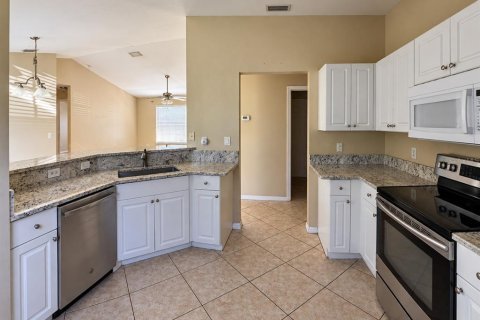 Villa ou maison à louer à North Port, Floride: 3 chambres, 110.74 m2 № 2437339 - photo 4