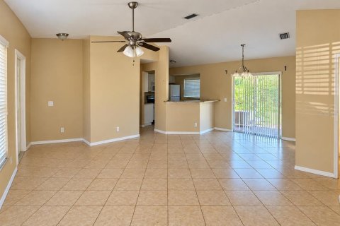 Villa ou maison à louer à North Port, Floride: 3 chambres, 110.74 m2 № 2437339 - photo 3