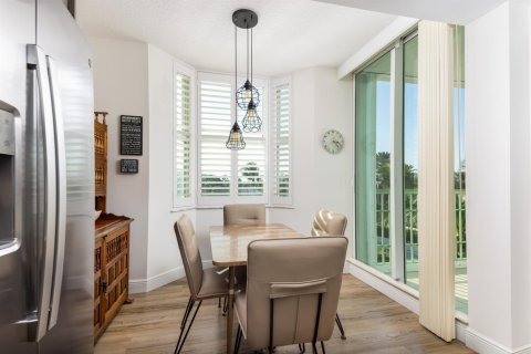 Condo in Jensen Beach, Florida, 3 bedrooms № 2152662 - photo 16