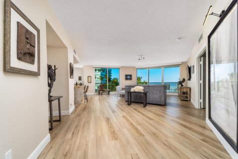 Condo in Jensen Beach, Florida, 3 bedrooms № 2152662 - photo 9