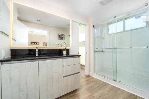 Condo in Jensen Beach, Florida, 3 bedrooms № 2152662 - photo 26