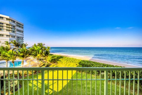 Condo in Jensen Beach, Florida, 3 bedrooms № 2152662 - photo 1