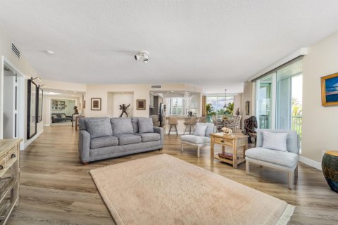 Condo in Jensen Beach, Florida, 3 bedrooms № 2152662 - photo 12