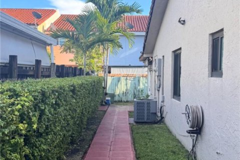 Купить виллу или дом в Суитуотер, Флорида 3 спальни, 130.16м2, № 1958504 - фото 9