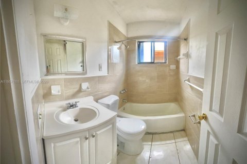 Casa en alquiler en North Miami, Florida, 2 dormitorios, 99.22 m2 № 2011200 - foto 9