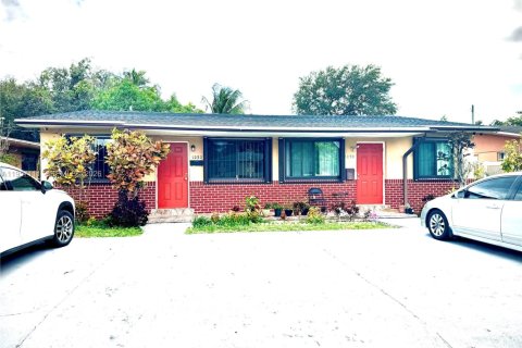 Casa en North Miami, Florida 2 dormitorios, 99.22 m2 № 2011200